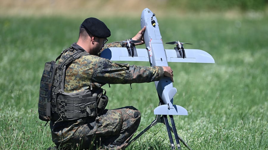 Verteidigung: Bundeswehr definiert ein neues Verhältnis von Mensch und KI in Waffensystemen