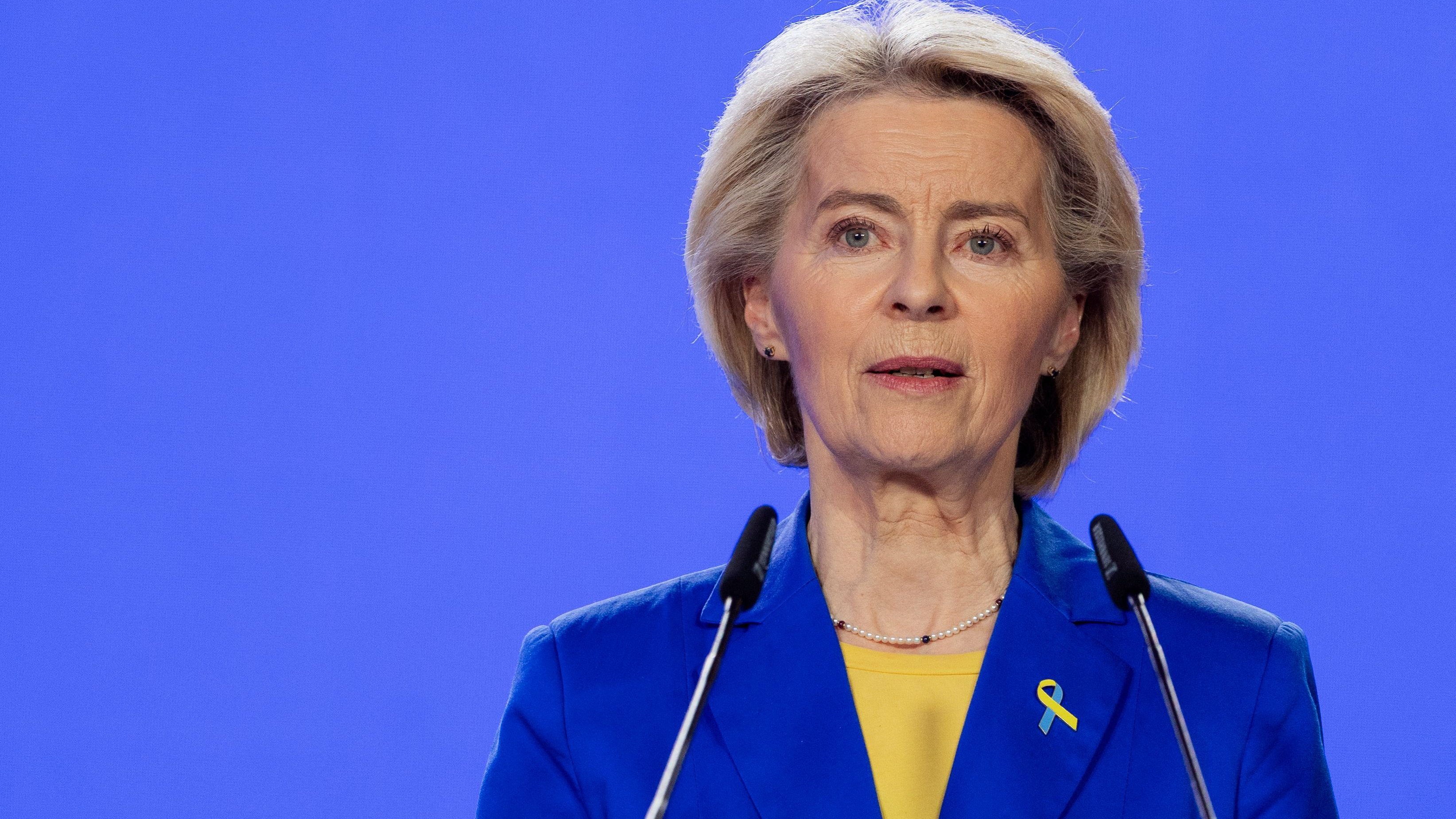 Von der Leyen – EU zahlt Ukraine-Kredit „auf die eine oder andere Weise“ - Handelsblatt