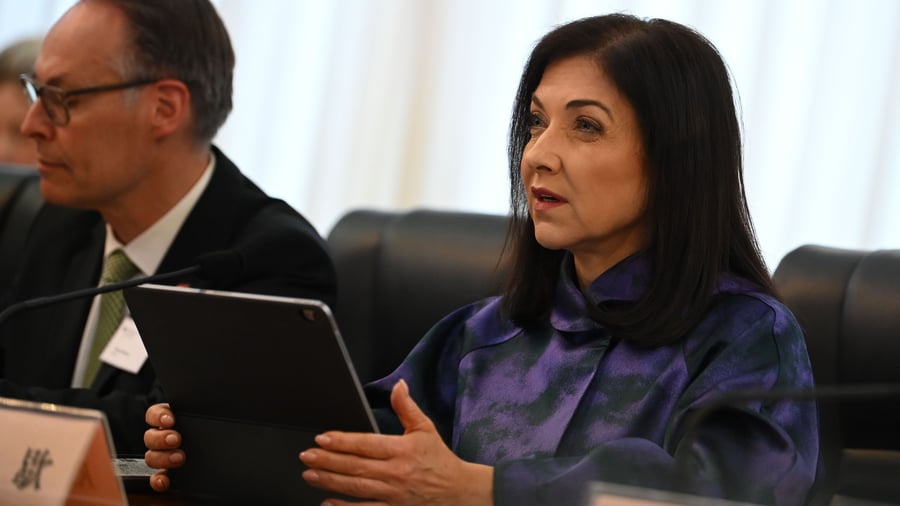 Ministerin in Peking: Reiche wirbt in China für belastbare Wirtschaftsbeziehungen