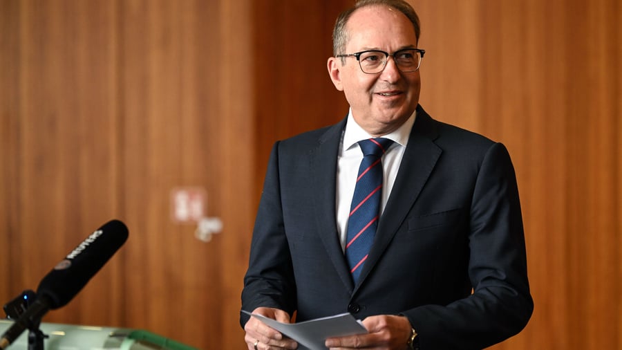 EU-Migrationspolitik: Dobrindt erwartet noch dieses Jahr Abkommen zu Abschiebezentren