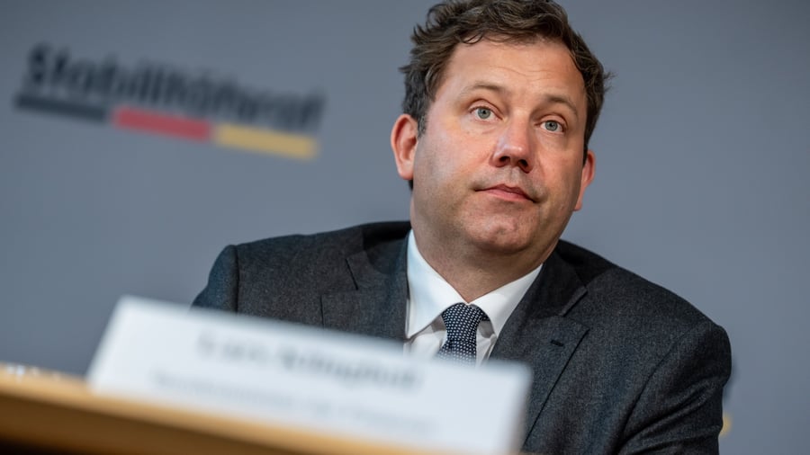 Finanzpolitik: Diese sieben Grafiken zeigen eine gefährliche Schieflage in Klingbeils Haushalt