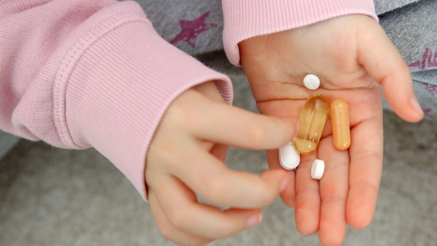 Vergiftung : Kind hat sich an Hausapotheke bedient - was tun?