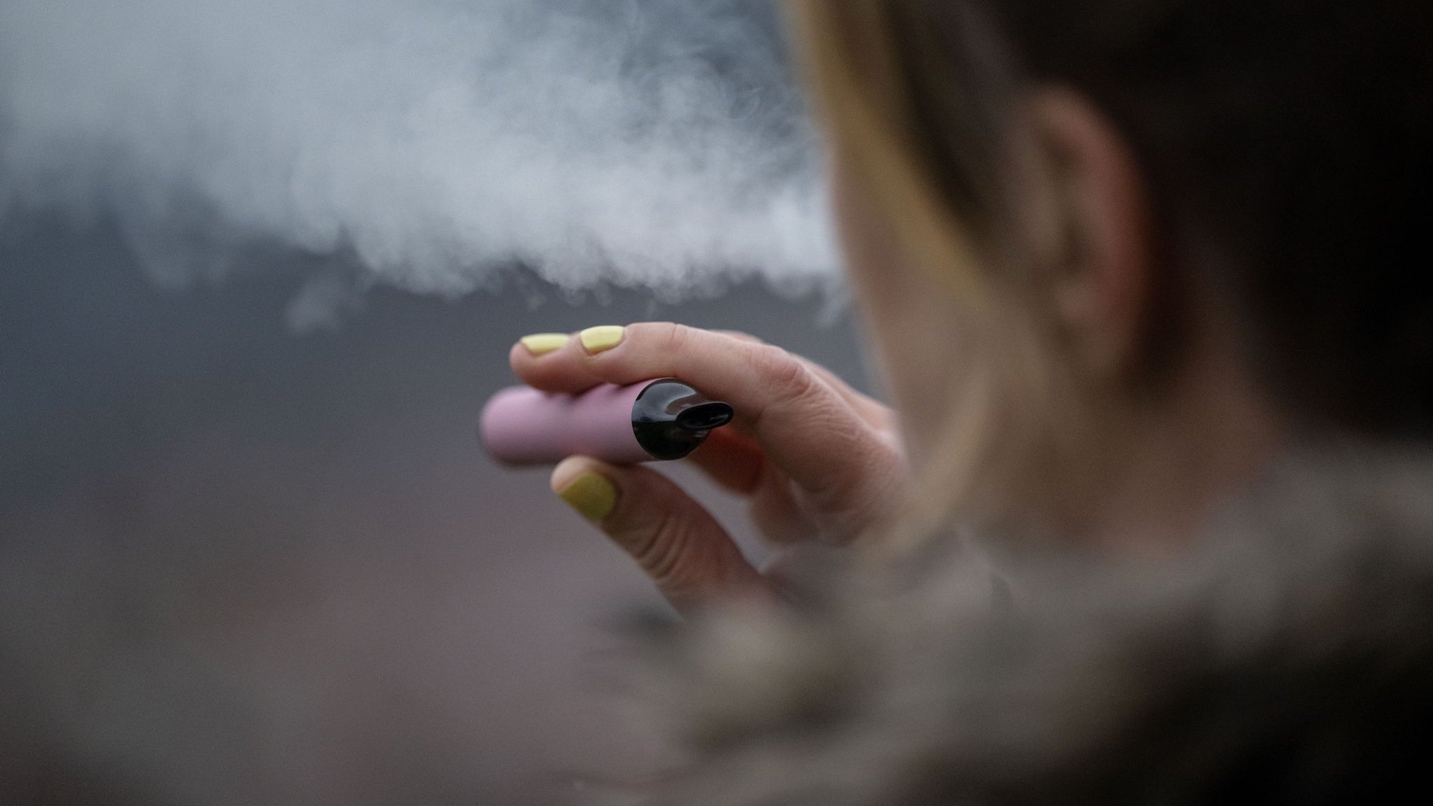 Smoking: Environment Minister Schneider in favor of banning disposable ...