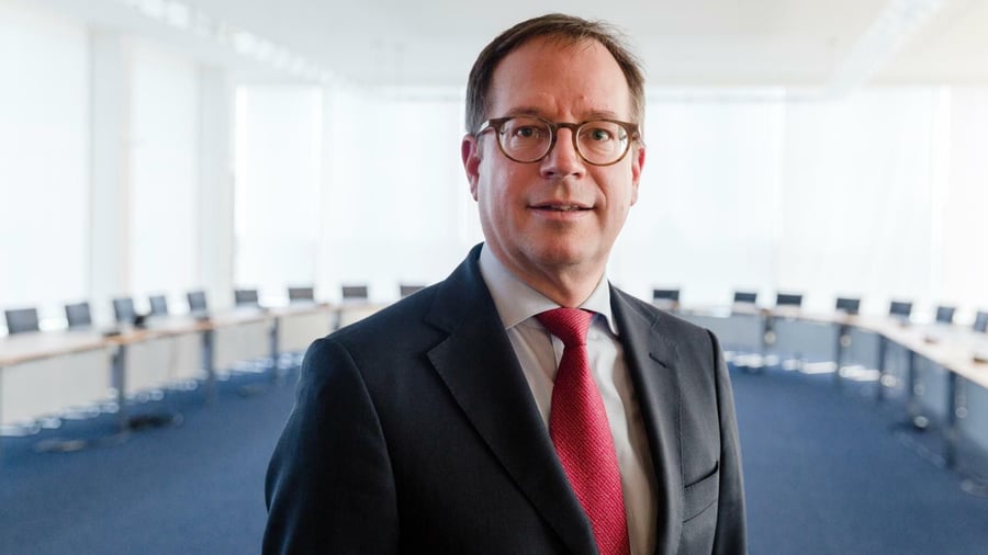 Bilanz: Versicherer R+V macht sich 2026 auf Gewinneinbruch gefasst