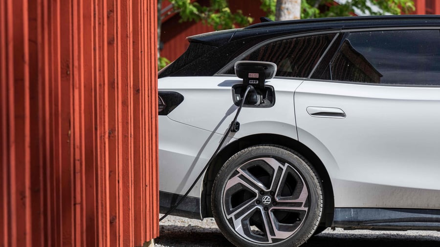 Elektromobilität: Autoindustrie wehrt sich gegen von Reiche geplante Einschränkungen für die Ladetechnik von Elektroautos