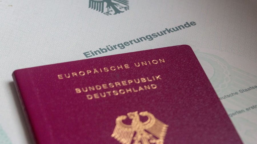 Bericht: Weiterer Rekord bei Einbürgerungen