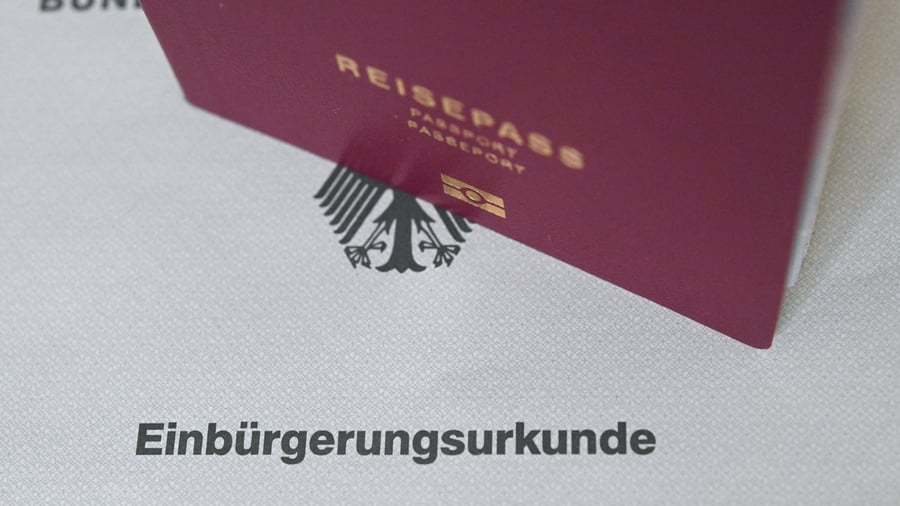 Staatsangehörigkeit: Unionspolitiker wollen Einbürgerungsregeln verschärfen