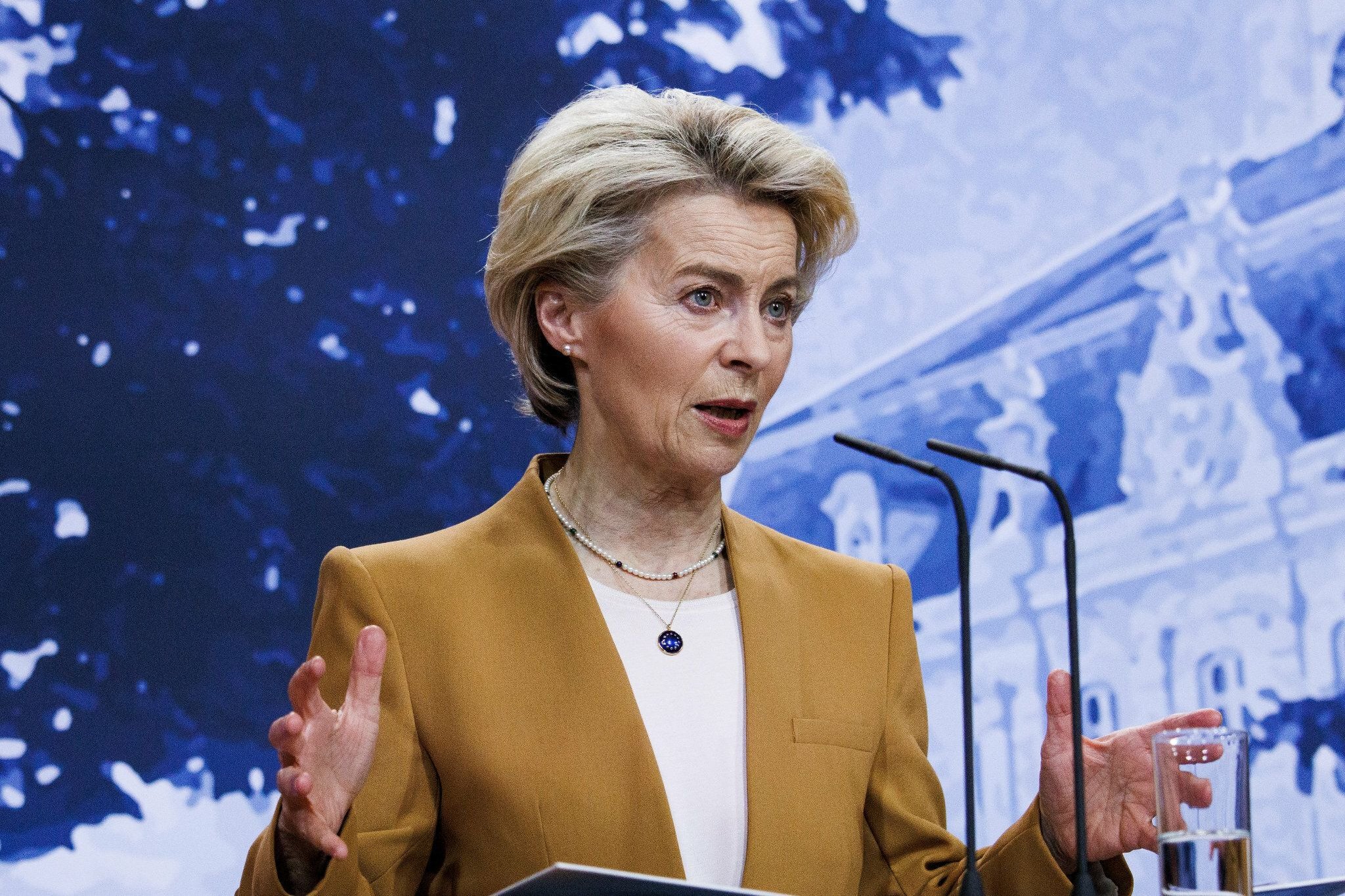 Von der Leyen: Konstruktiver Dialog zu Verbrenner-Aus, image size:2048x1365