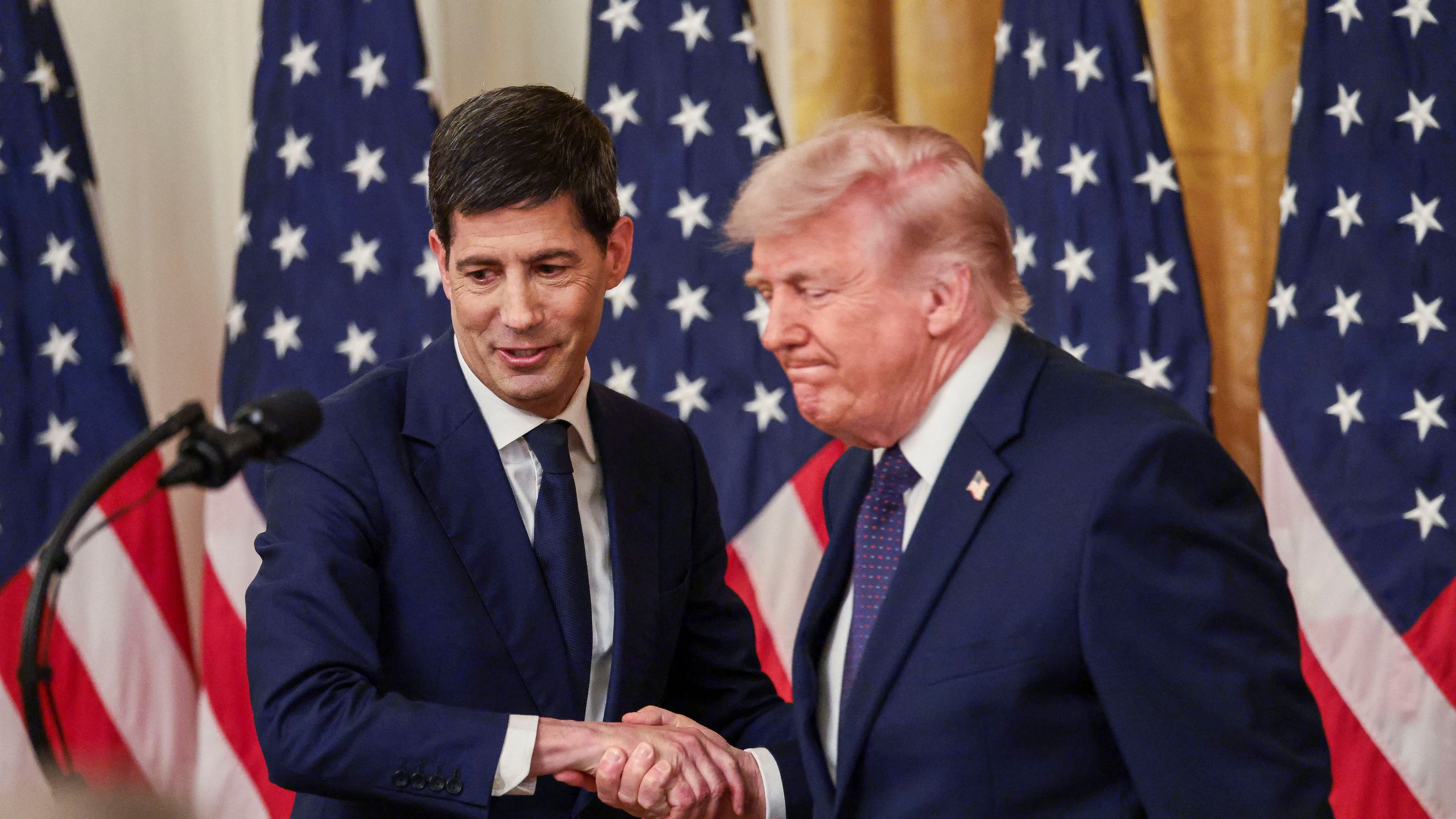 Fed: Neuer Fed-Chef Kevin Warsh in Washington vereidigt