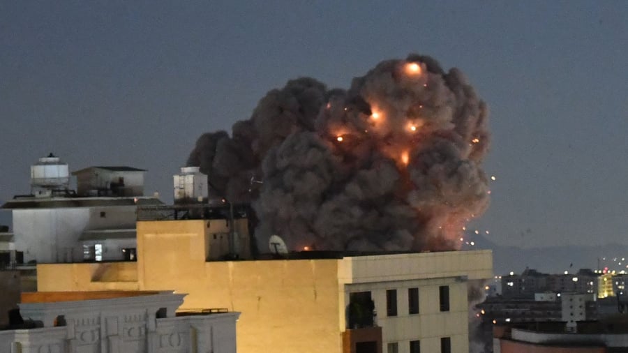 Imagen aérea del complejo petroquímico iraní o zona de conflicto.