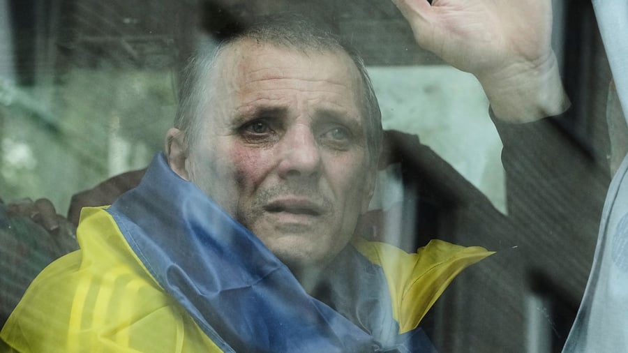 Krieg in der Ukraine: Vor Osterwaffenruhe: Kiew und Moskau tauschen Gefangene aus