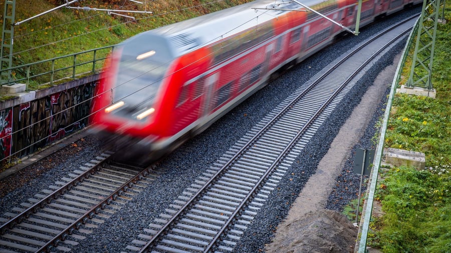 Generalsanierung: Bahnstrecke Hamburg-Schwerin wieder in Betrieb
