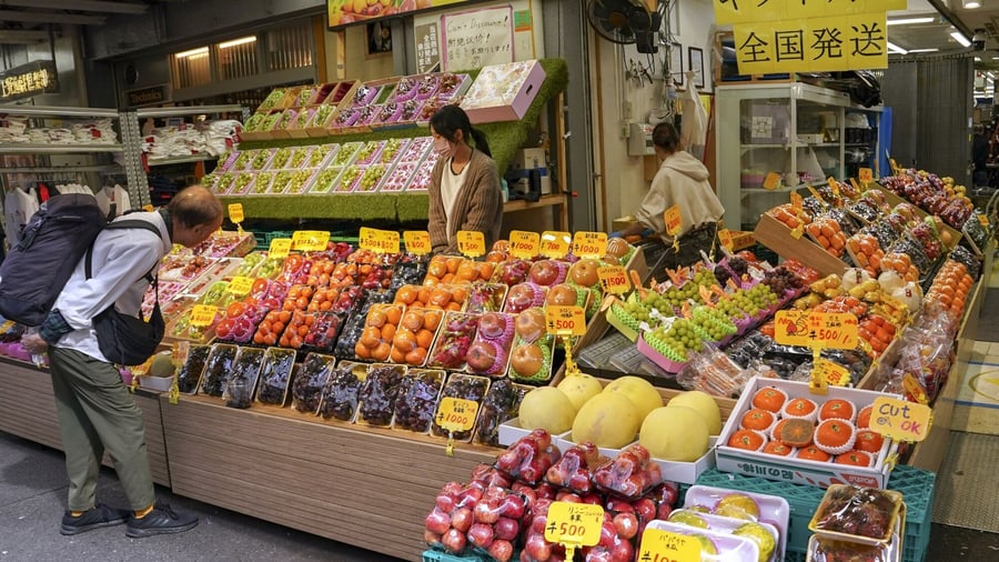 Devisen- und Bondmarkt: Rekordtiefer Yen, steigende Anleiherenditen: Wie Japans neues Konjunkturprogramm die Märkte bewegt