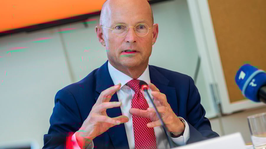 Sparkasse: Sparkassenpräsident Reuter versichert bestmöglichen Schließfachschutz