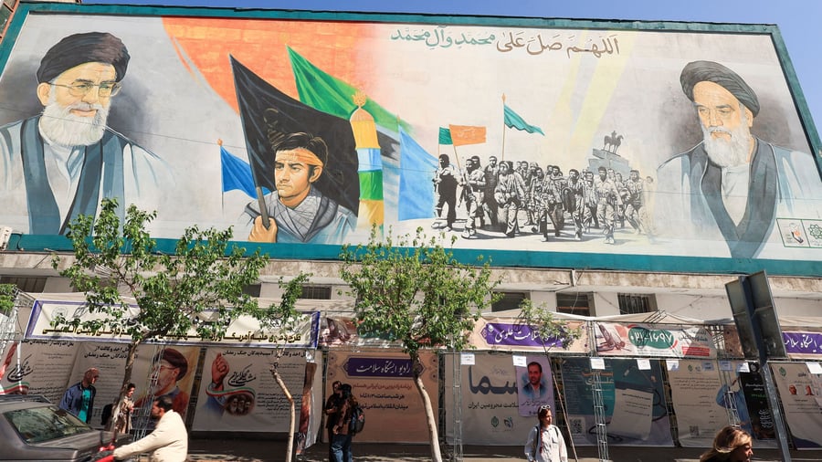 Iran-Krieg: Zwischen Durchhaltewillen und Machtkampf: Teherans  Machtelite unter Druck