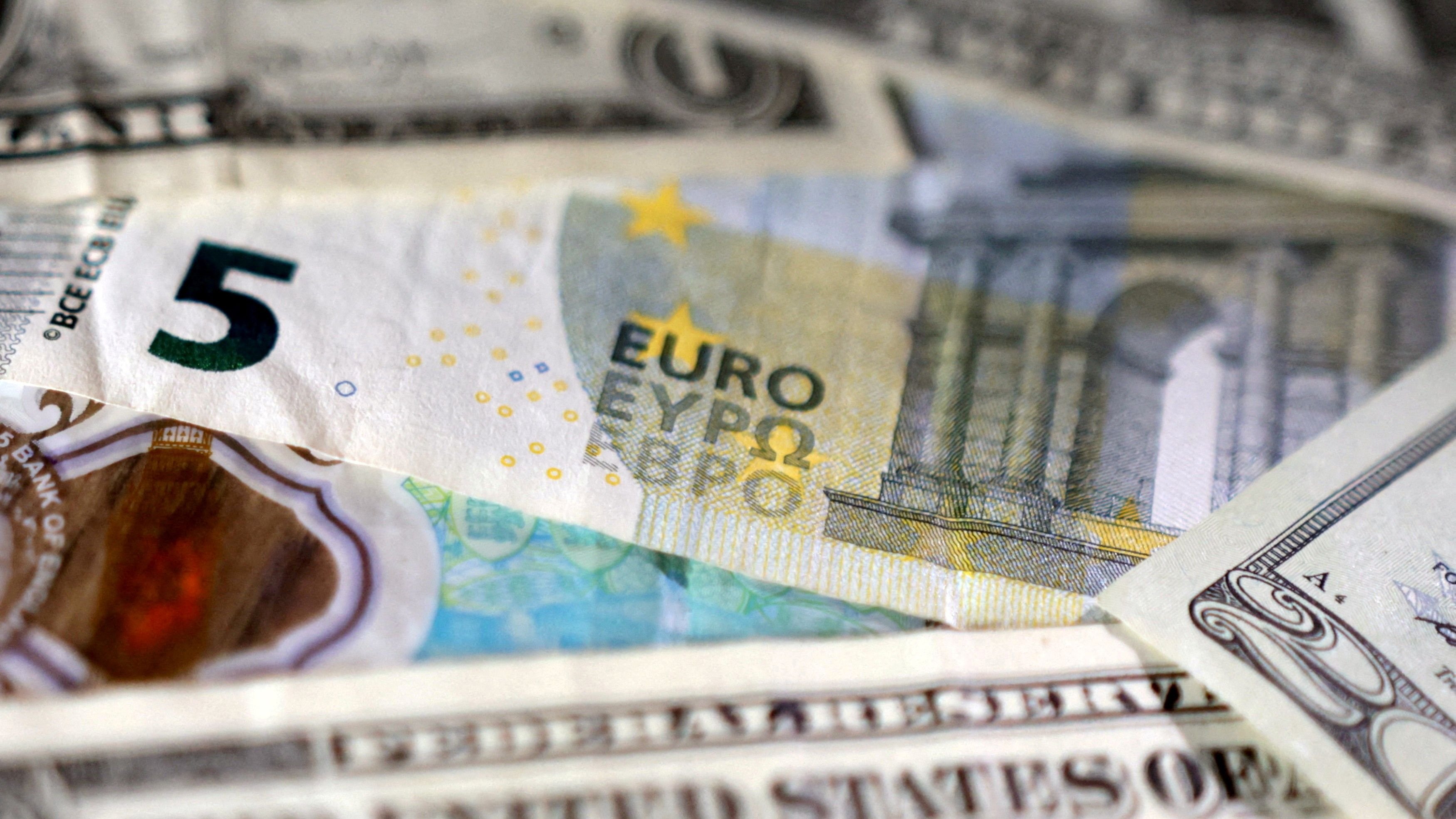 Devisenmarkt: Energiepreisschock setzt dem Euro zu: Warum der Dollar auf einmal wieder gefragt ist