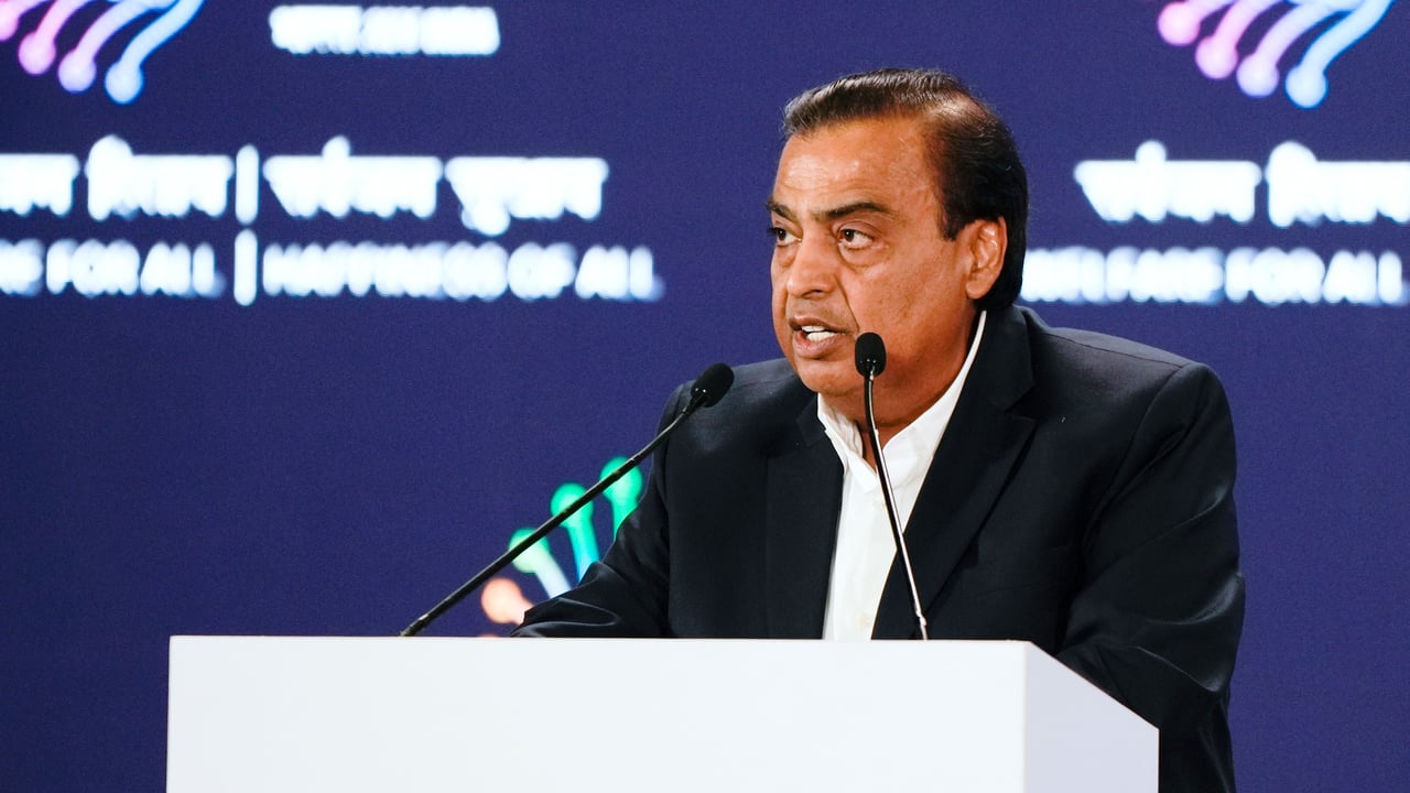 Börse: Multimilliardär startet den größten Börsengang Indiens – und streitet gleich mit Elon Musk