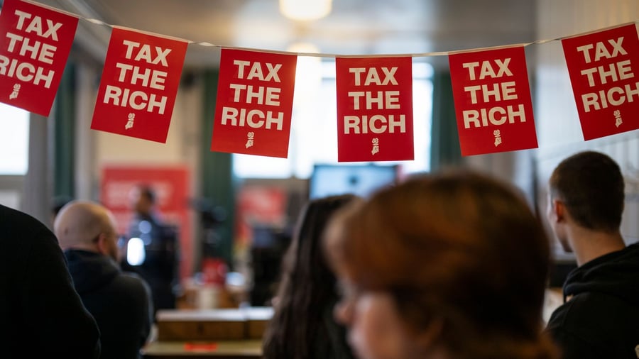 Volksabstimmung: Hochrechnung: Schweizer gegen Bürgerdienst und neue Steuer