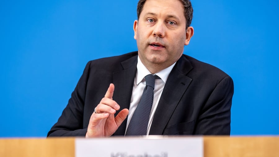 Finanzplanungen bis 2030: Klingbeils Haushaltsplan mit Lücken – als „Aufwärmübung“