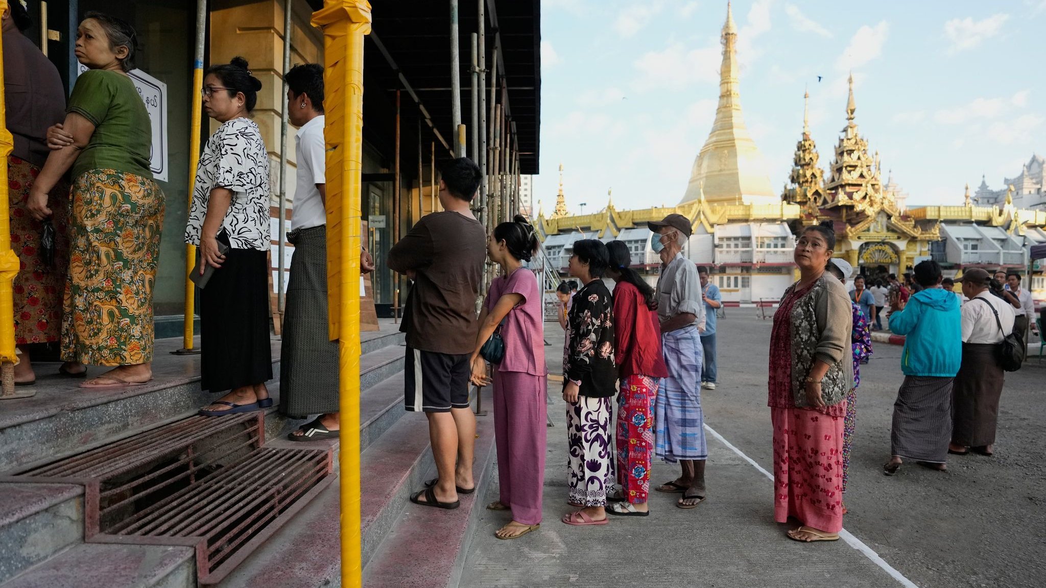 Vote in the civil war country: Myanmar votes for the first time since the ...