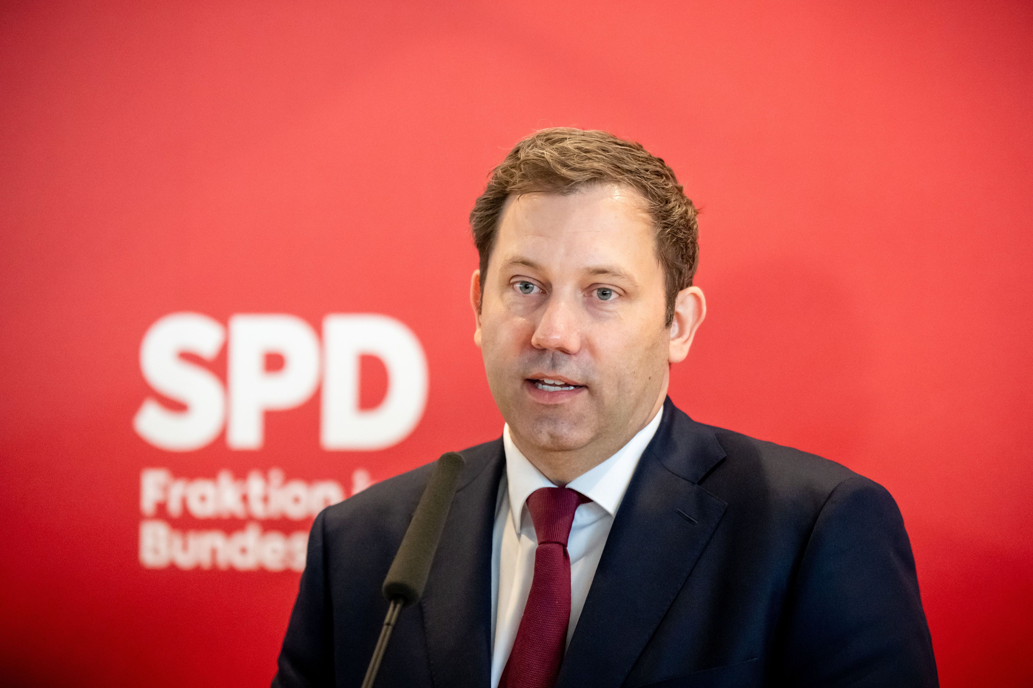 Lars Klingbeil: SPD-Chef will Chancen eines AfD-Verbotsantrags klären