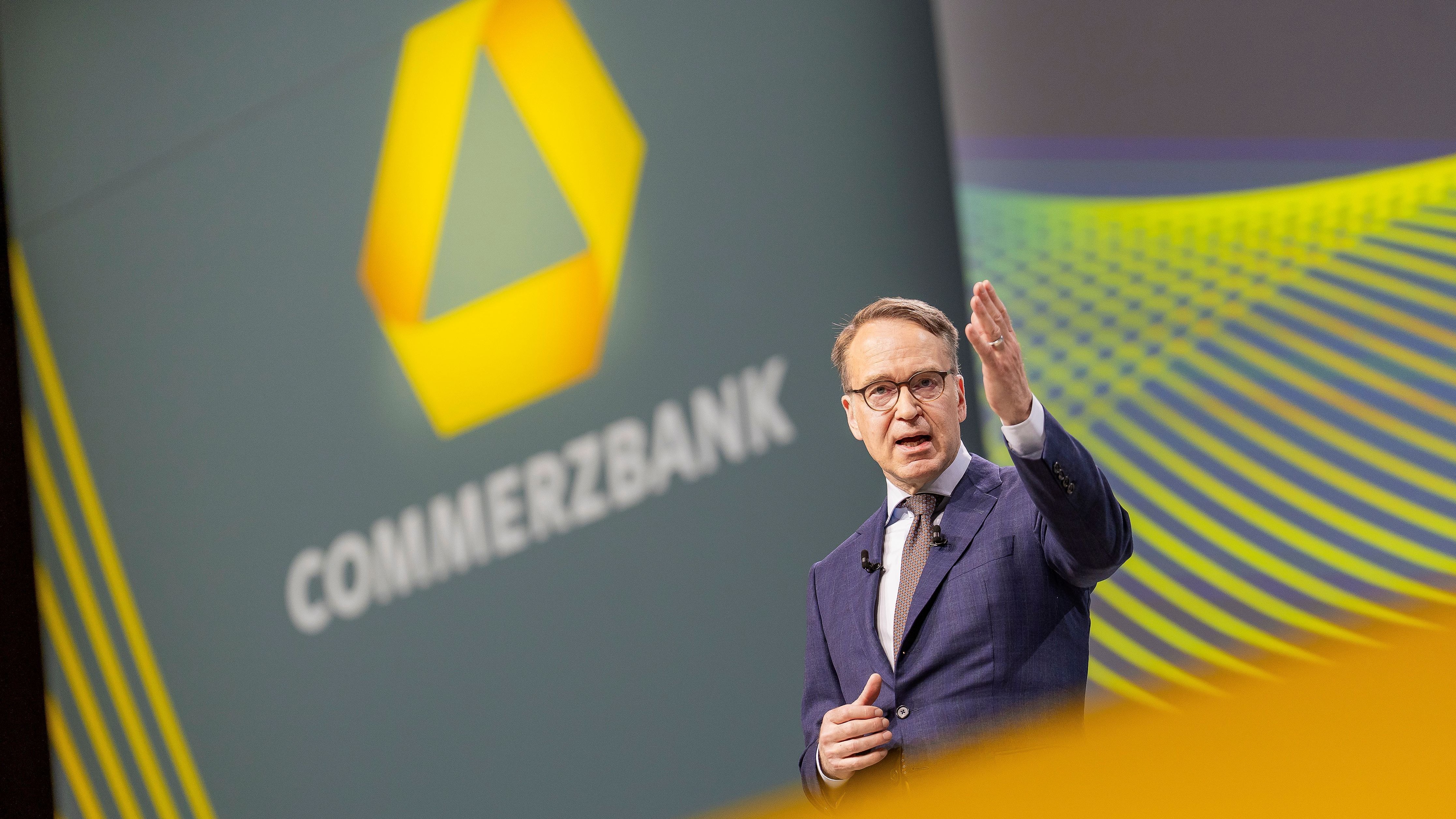 Commerzbank: Aufsichtsratschef lehnt Rückzug des Bundes während Übernahme ab