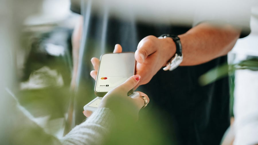 Embedded Finance: Digitales Update für kleine Unternehmen: Warum Fintechs für viele Mittelständler die Hausbank ersetzen