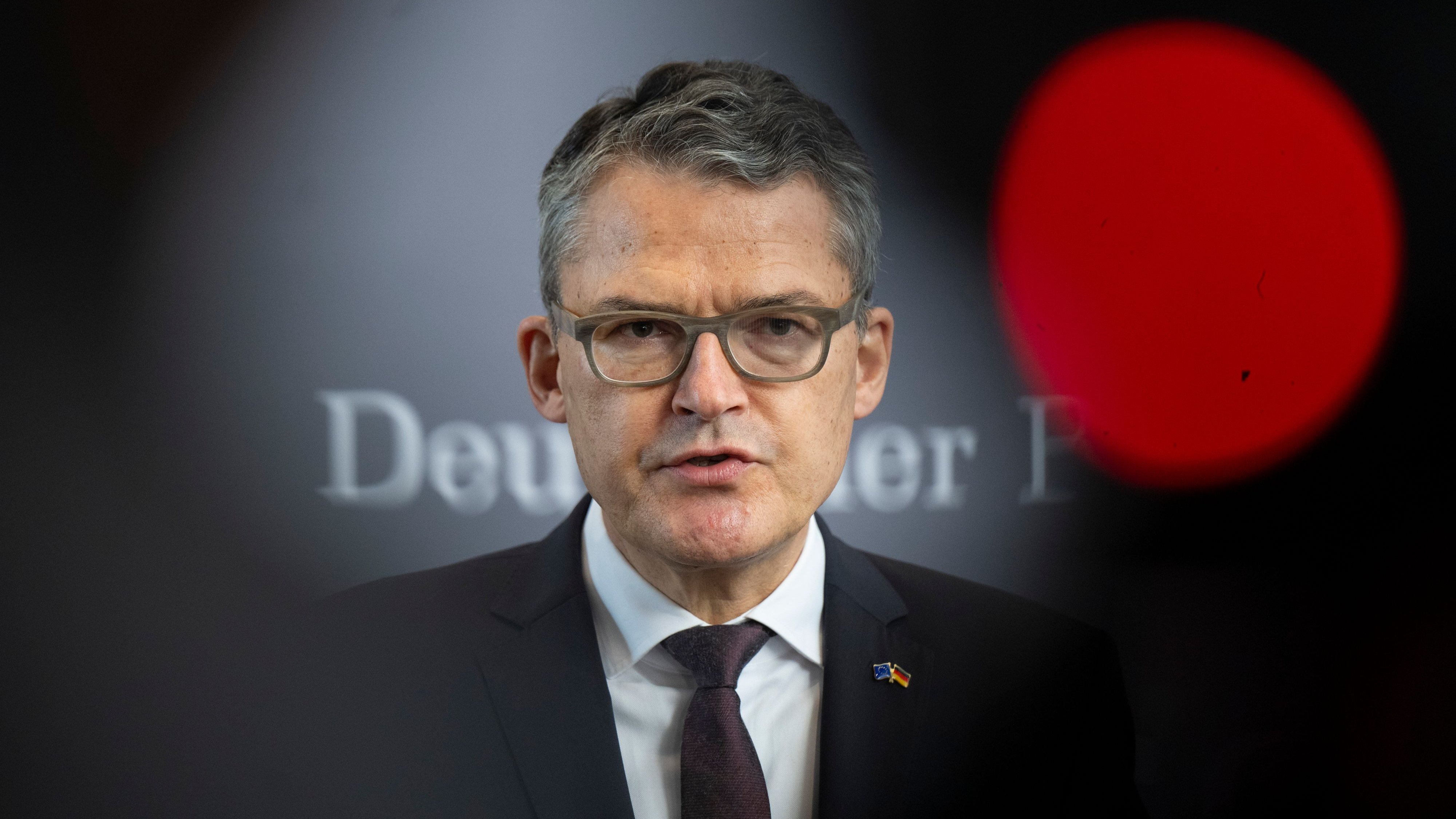 Cyberangriffe: „Wir sollten noch vorhandene russische Diplomaten ausweisen“