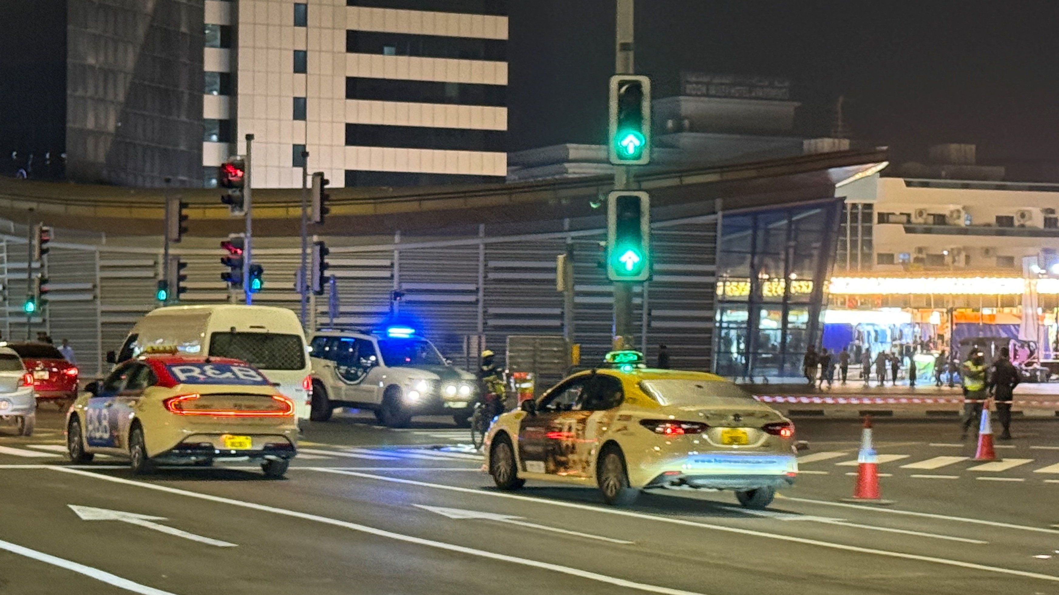 Iran-Krieg: Nach &bdquo;Vorfall mit Drohne&ldquo; &ndash; Brand an US-Konsulat in Dubai