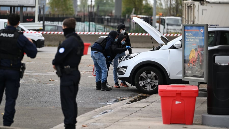 Schüsse aus Auto: Minister spricht von „terroristischer Tat“ in Frankreich