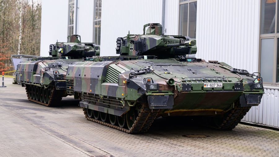 Rüstung : Bund will über 400 Radpanzer für fast sieben Milliarden Euro kaufen