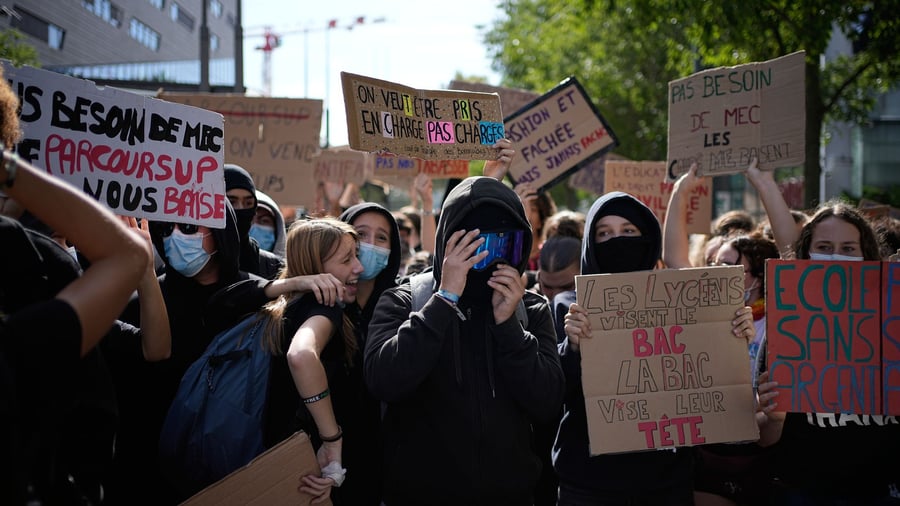 Wochenlanger Protest: Schulprotest: Frankreichs Regierung geht auf Forderungen ein