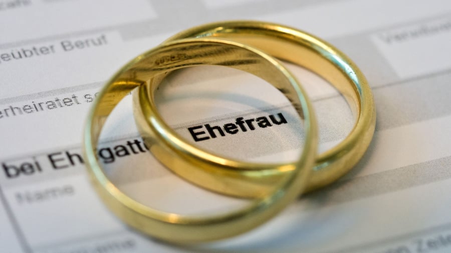 Lohnt die Heirat wirklich?: Vier Vorteile und ein Risiko: Was die Ehe steuerlich bringt