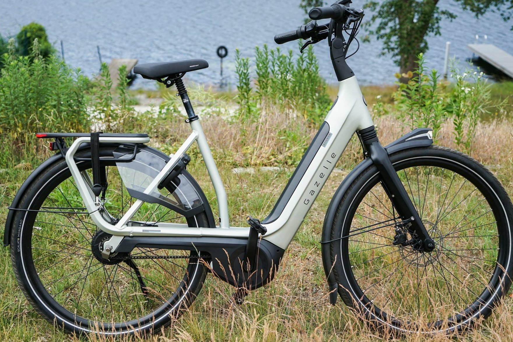 azzure rennrad Goetze Onyx One Gravelbike 28 Zoll | Aluminiumrahmen 19/21/23 Zoll | 2x8 Kettenschaltung | Mechanische Scheibenbremsen | 700x40C Reifen Mountain Bike Pedals Left free_eyewear_kit Options:Moterra Neo 4 Plus - Tiger Eye