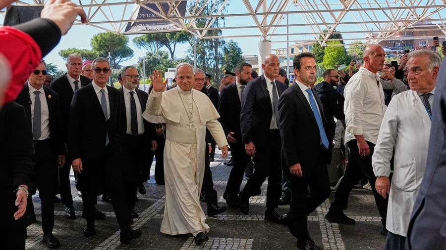 Vatikan: Papst an Lunge operiert - Bulletin am Abend erwartet