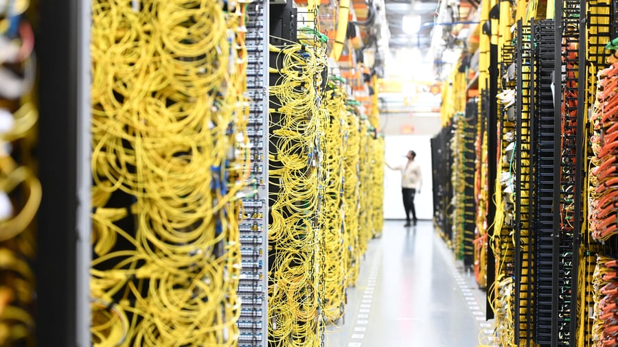 Künstliche Intelligenz: Riskante Wette: KI‑Investitionen übersteigen eine Billion Dollar