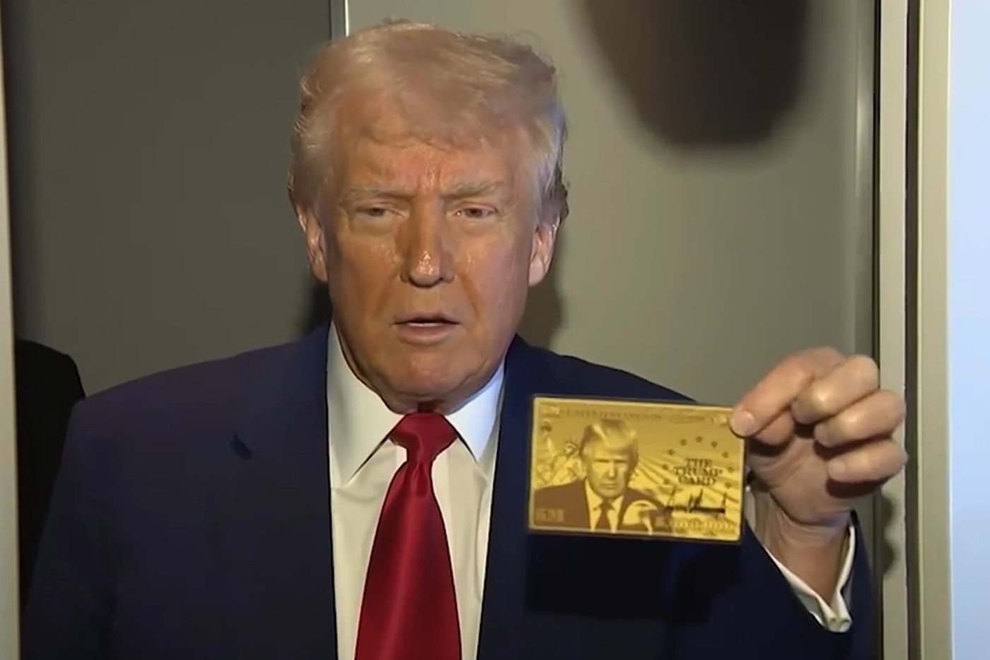 Trump Gold Notes US-Politik: Trump präsentiert teure „Gold Card“ für reiche Einwanderer