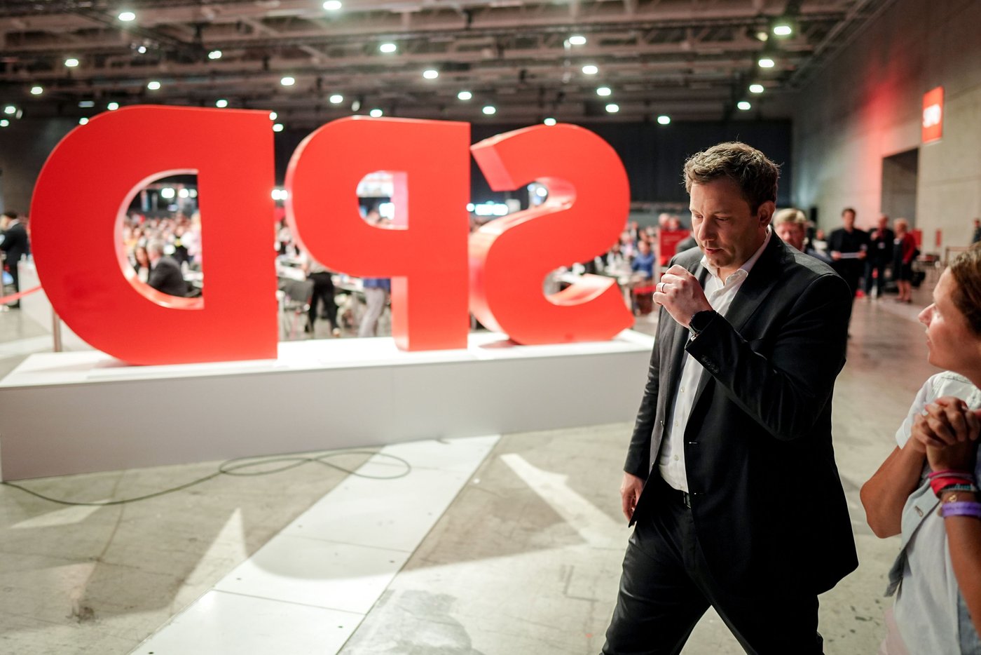 SPD-Parteitag: Wehrpflicht, Rüstungsausgaben: SPD ringt um Kurs in ...