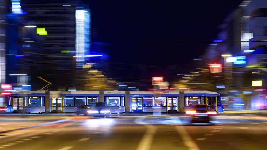 Verkehr: Hohe Spritpreise treiben Fahrgäste zu Bus und Bahn